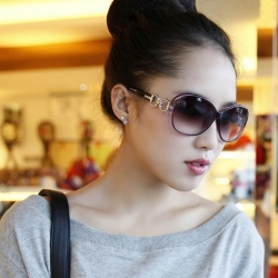 Vintage and Stylish Big Frame Sunglasses